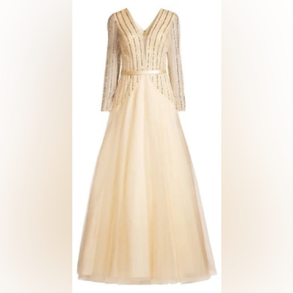 BASIX BLACK LABEL LONG SLEEVE SEQUINED GOWN IN CHAMPAGNE SIZE 6 - Picture 7 of 16